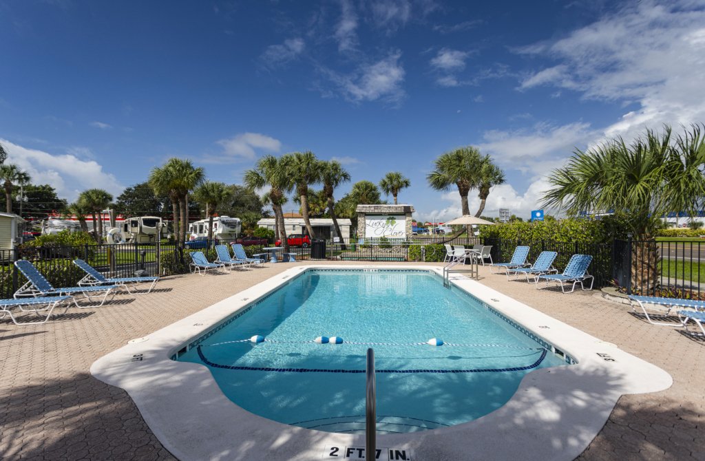 Lucky Clover Mobile Home & RV Park Parakeet Communities