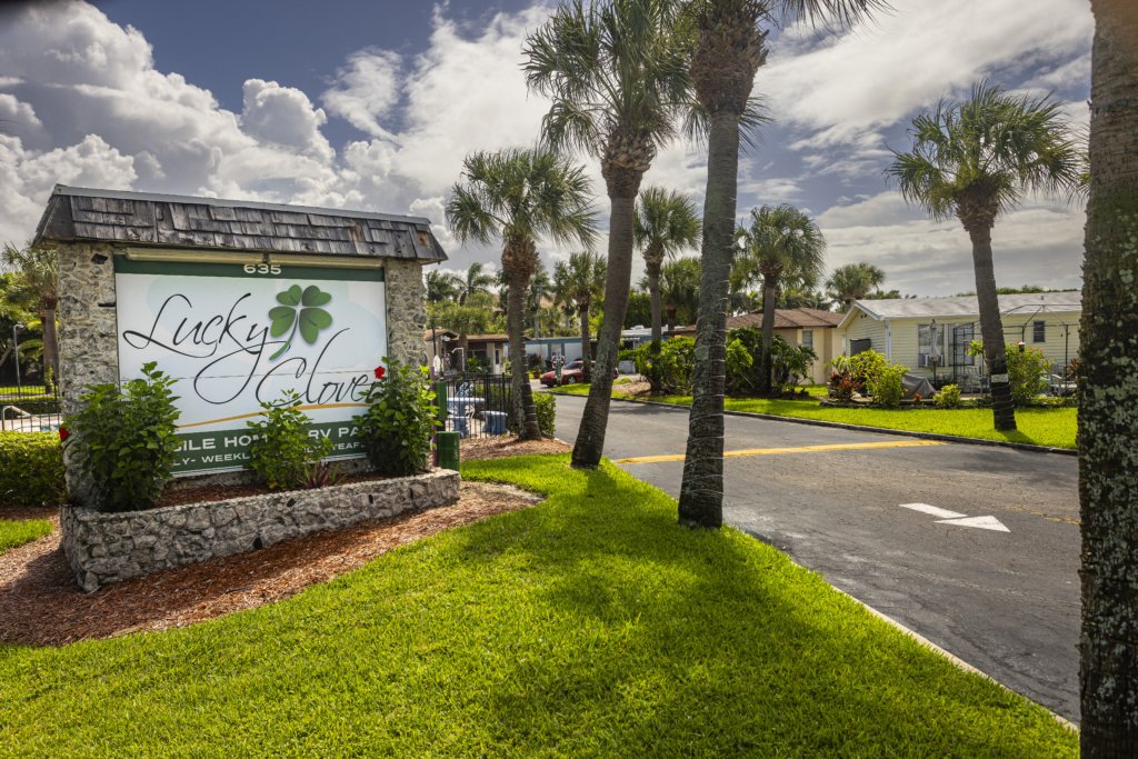 Lucky Clover Mobile Home & RV Park Parakeet Communities