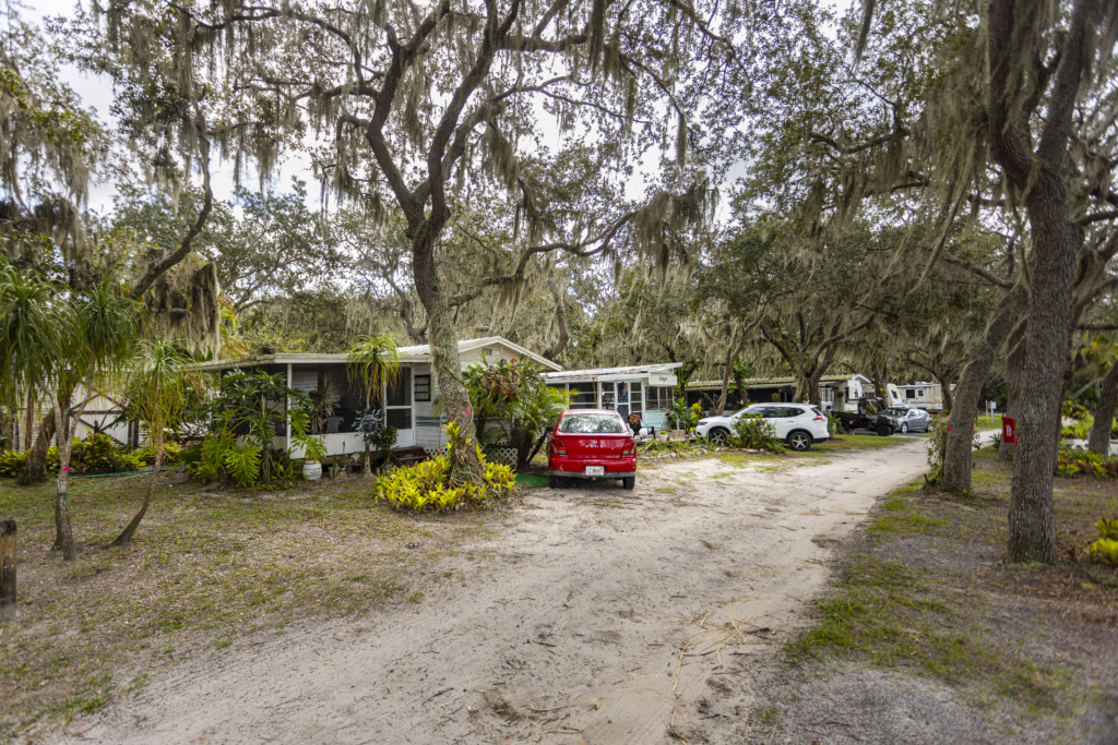 Paradise Lakes Mobile Home Park | Parakeet Communities