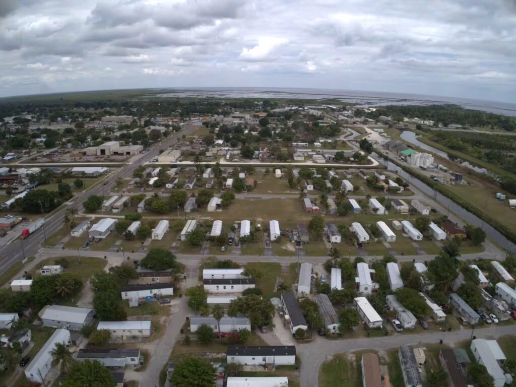 mobile homes, Everglades, mhp, Parakeet Communities, comfortable, living