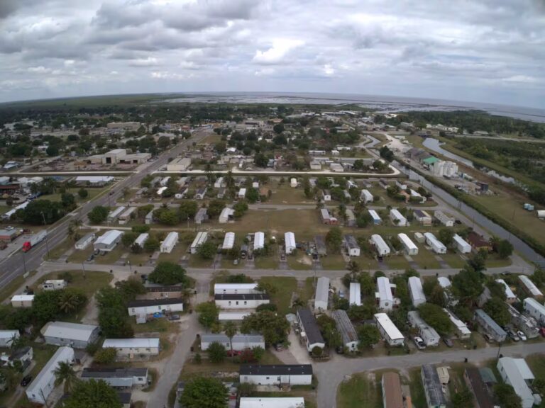mobile homes, Everglades, mhp, Parakeet Communities, comfortable, living