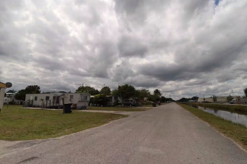 mhp, Manufactured homes for rent, mobile homes, Everglades, modern, living