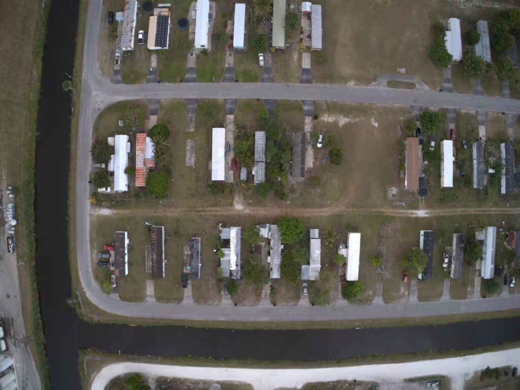 modern, Manufactured homes for rent, Everglades, homes, Parakeet Communities, living