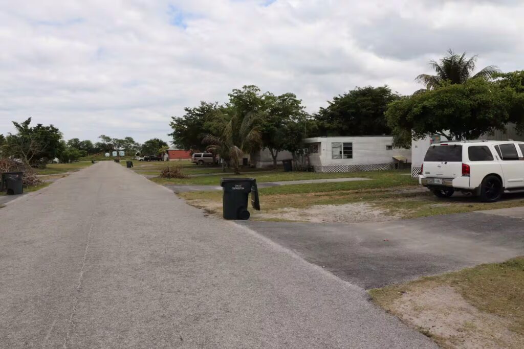 Steps to finding a new home, Everglades, mobile homes, living, comfortable, homes