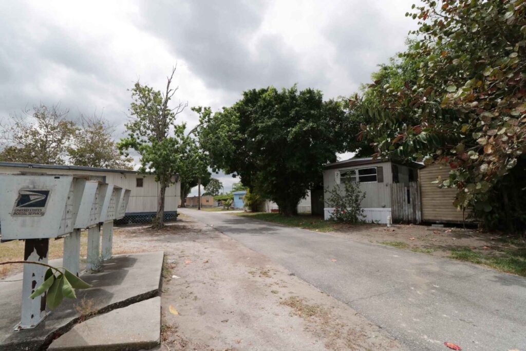 Manufactured homes for rent, modern, comfortable, Royal Palm, mhp, Parakeet Communities