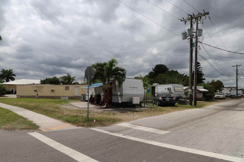 mhp, Royal Palm, safe, Manufactured homes, living, Steps to finding a new home