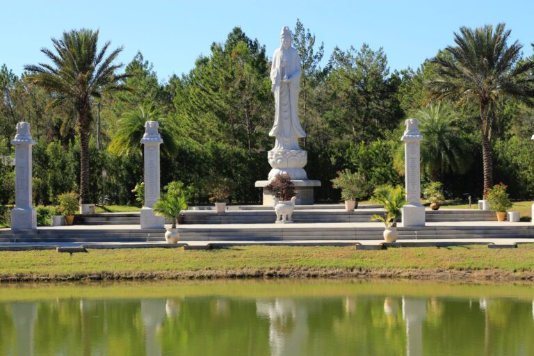 Steps to finding a new home, Manufactured homes for sale, safe, living, thesecondstatue, modern