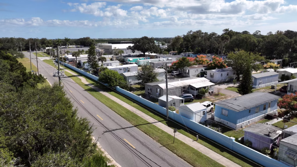 Manufactured homes for rent, modern, safe, mobile homes, living, Up Sonder DJI