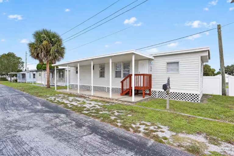 Gallery photo of Florida Living at Its Best in Whispering Pines – Fully Remodeled & Move-in Ready! | Titusville FL