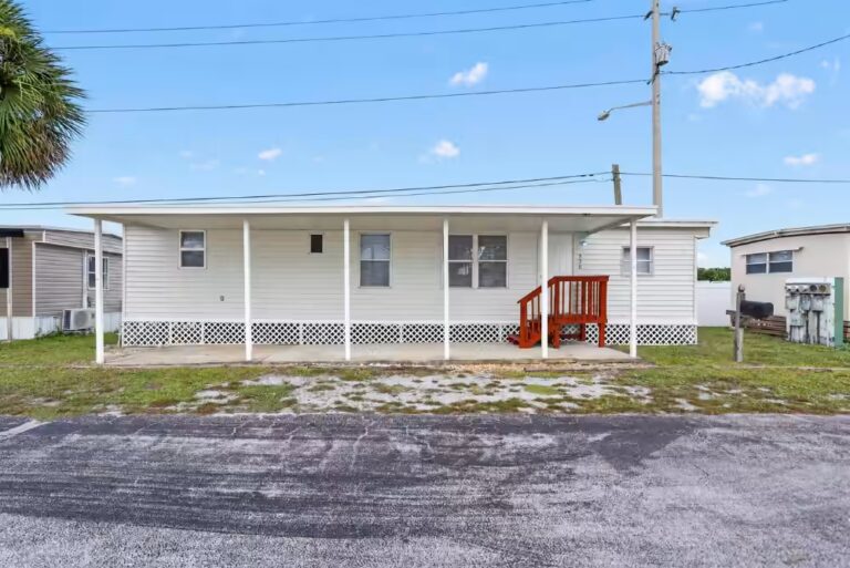 Gallery photo of Florida Living at Its Best in Whispering Pines – Fully Remodeled & Move-in Ready! | Titusville FL