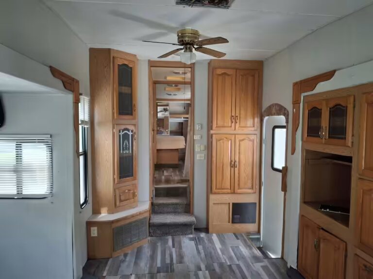 Parakeet Communities, modern, getsGkWd, Manufactured homes for rent, safe, homes