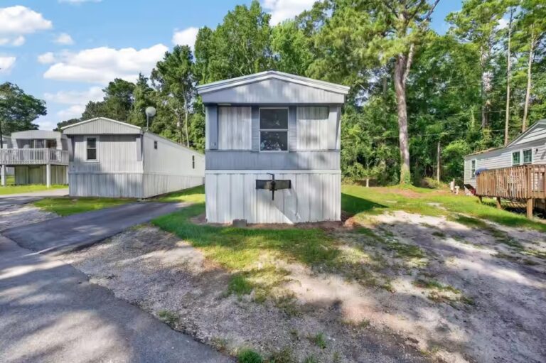 Gallery photo of Affordable Comfort in Parkwood: Move-in Ready 2 Bed, 2 Bath Home | West Columbia SC