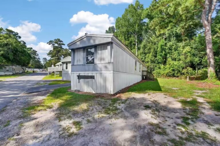 Gallery photo of Affordable Comfort in Parkwood: Move-in Ready 2 Bed, 2 Bath Home | West Columbia SC