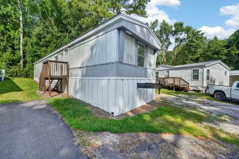 Gallery photo of Affordable Comfort in Parkwood: Move-in Ready 2 Bed, 2 Bath Home | West Columbia SC