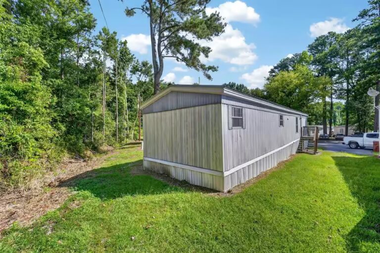 Gallery photo of Affordable Comfort in Parkwood: Move-in Ready 2 Bed, 2 Bath Home | West Columbia SC