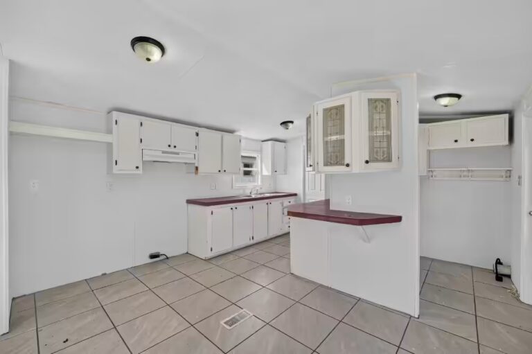 Gallery photo of Affordable Comfort in Parkwood: Move-in Ready 2 Bed, 2 Bath Home | West Columbia SC