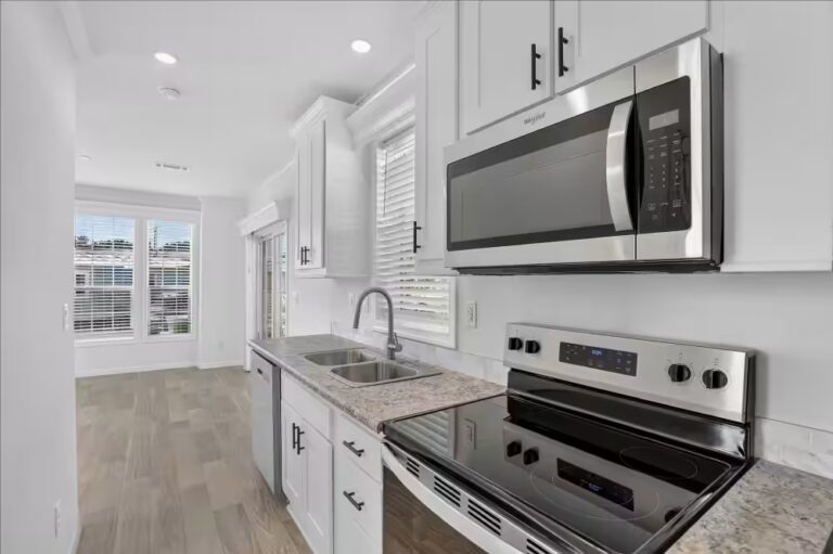 comfortable, living, safe, Manufactured homes, Parakeet Communities