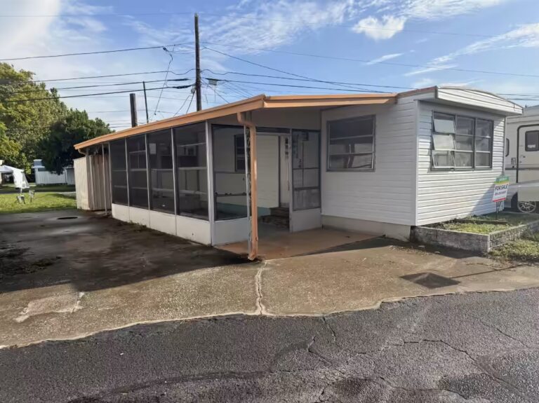 comfortable, Manufactured homes for rent, Parakeet Communities, homes, modern
