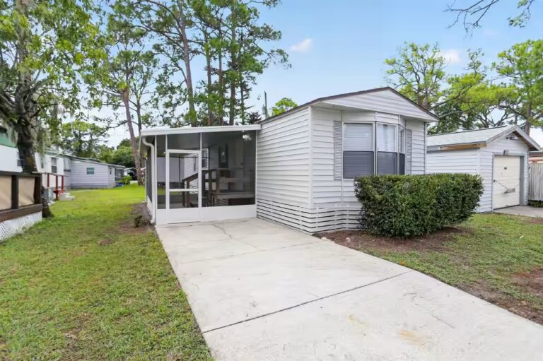 Gallery photo of Tailor-made for Modern Living – Spacious 2br Home in Whispering Pines 55+ Community | Titusville FL