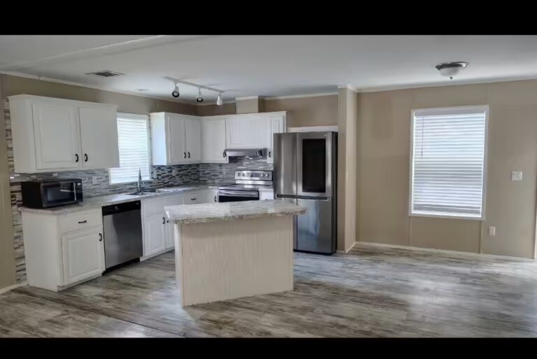 Gallery photo of 2020 Jacobsen 3br, 2ba Double-wide With 1,152 Sq Ft in Riverwalk | Gibsonton FL